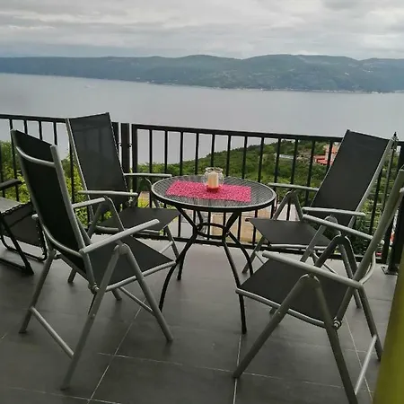 Apartment Matea Plomin
